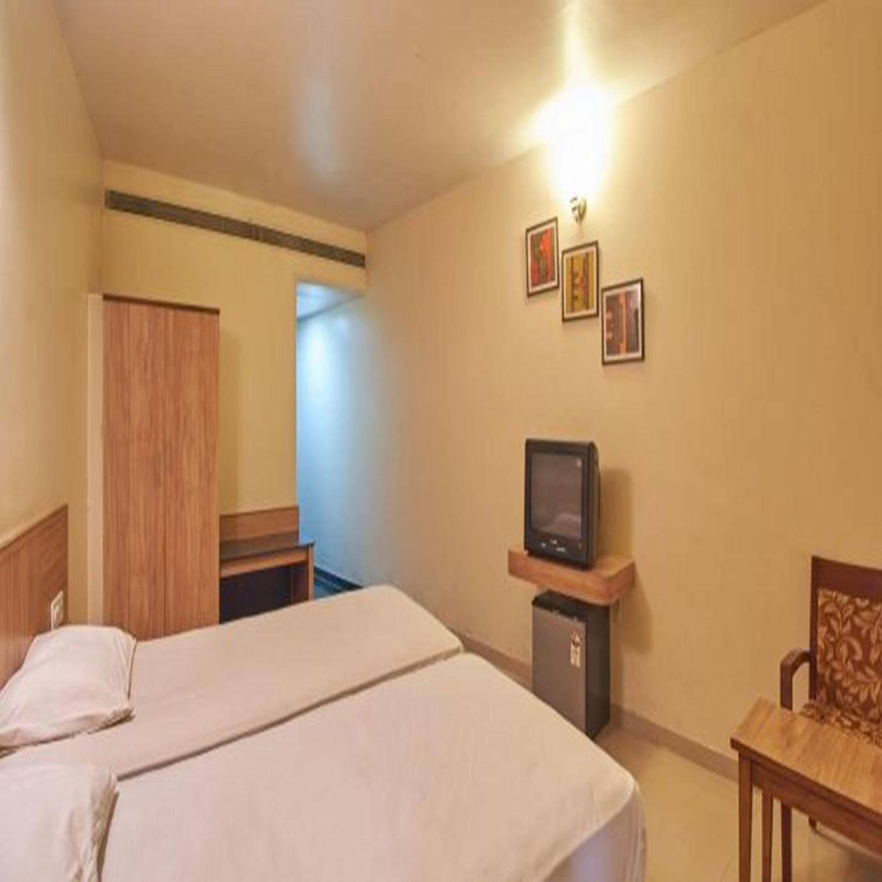 Sahil Sarovar Portico 罗纳瓦拉 外观 照片