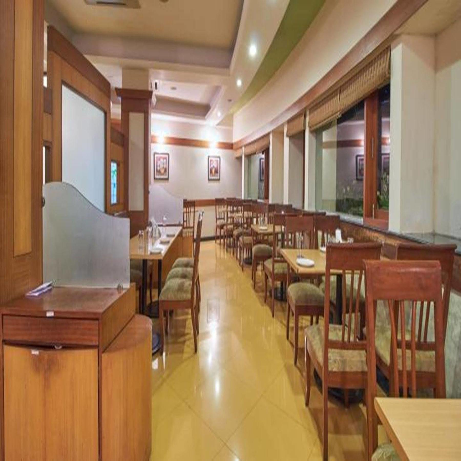 Sahil Sarovar Portico 罗纳瓦拉 外观 照片