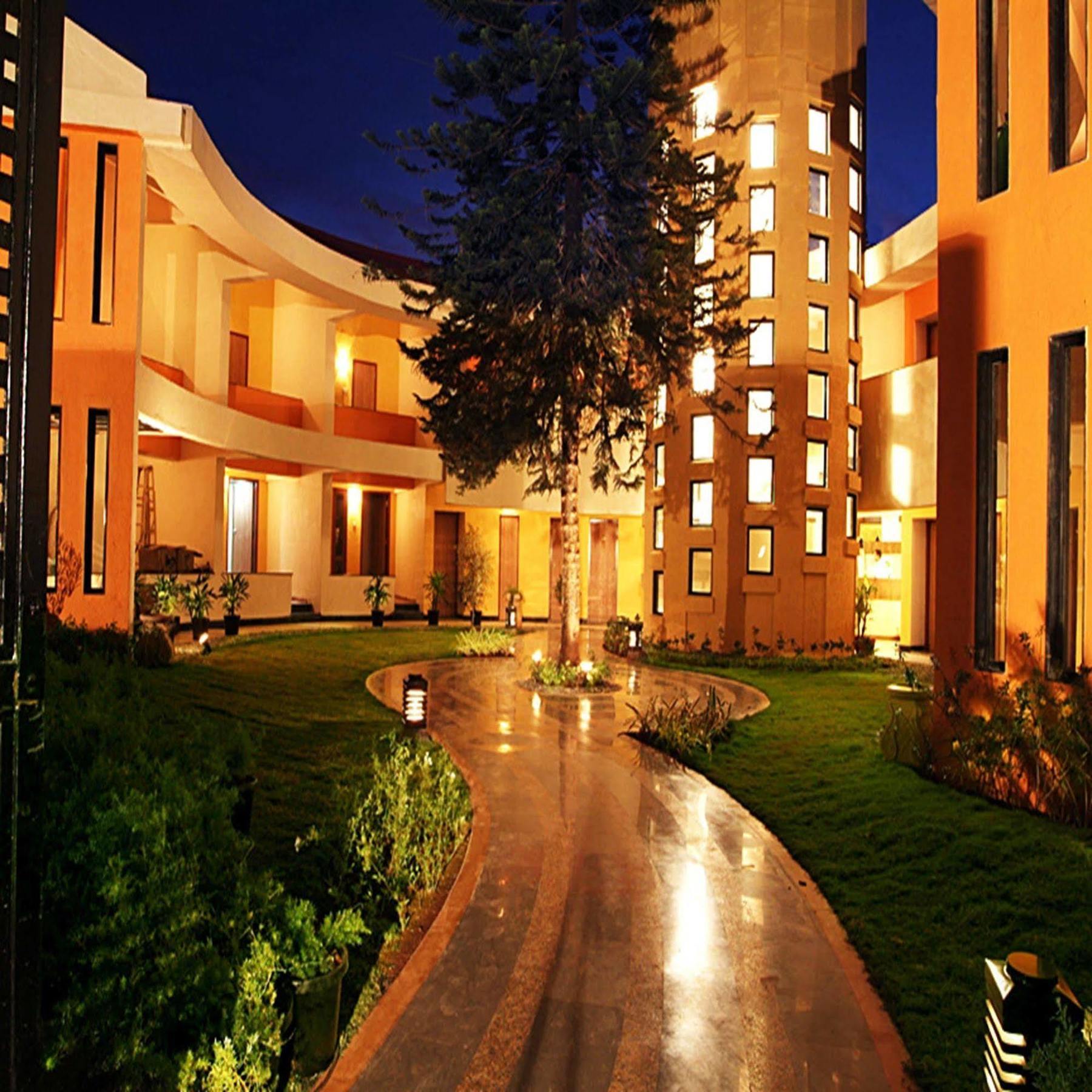 Sahil Sarovar Portico 罗纳瓦拉 外观 照片
